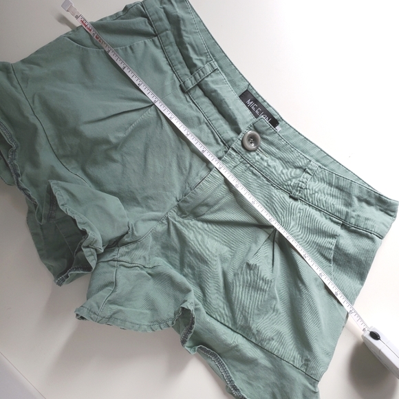 Ruffle Hem Paper Bag Front Zip Shorts - Picture 6 of 6